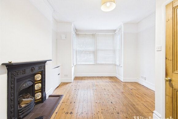 Lynton Avenue, London, W13