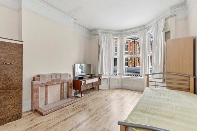 Clissold Crescent, London, N16