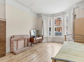 Clissold Crescent, London, N16