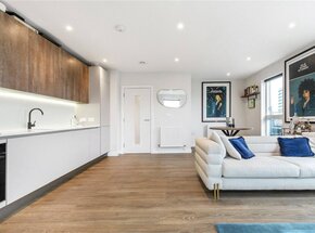 Chatfield Road, UK, SW11