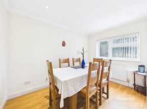 Wolmer Gardens, Edgware, HA8