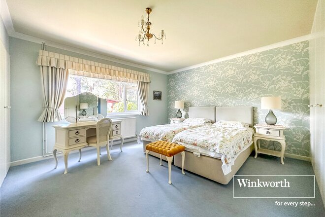 Old Pines Close, Dorset, BH22