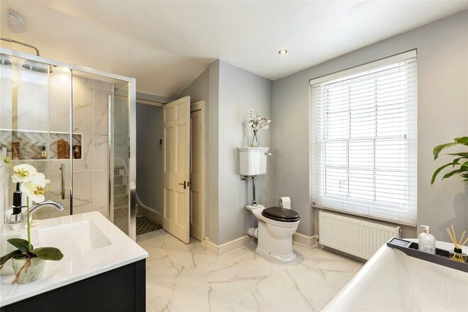 Hewlett Road, Gloucestershire, GL52
