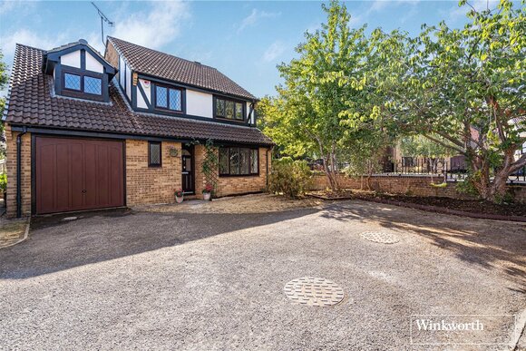 Shire Close, Surrey, GU19