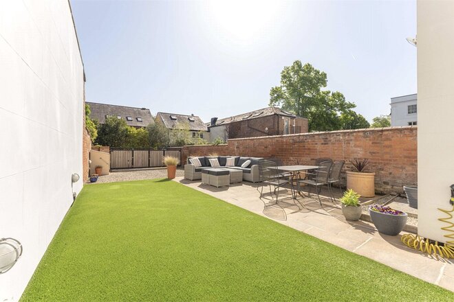 Clarendon Square, Warwickshire, CV32