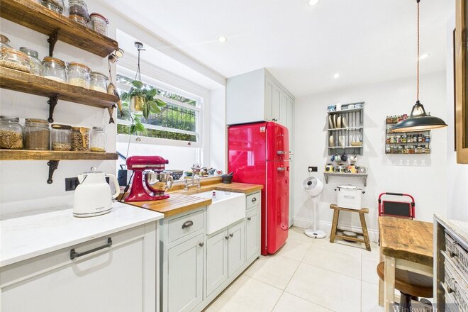 Uxbridge Road, Kingston upon Thames, KT1