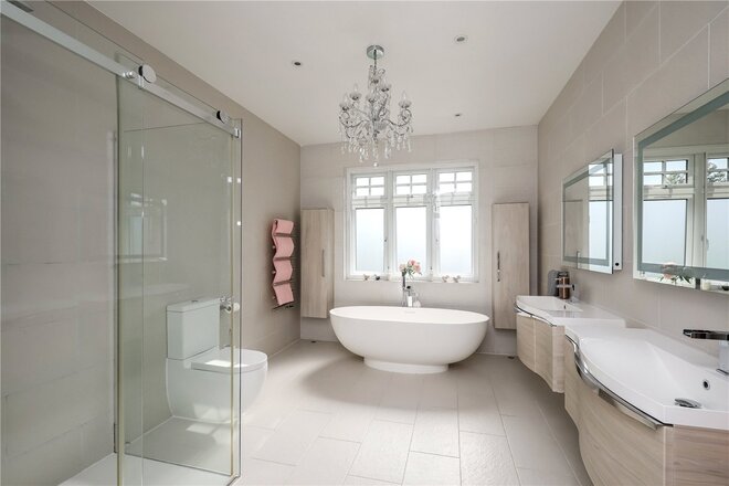 Gunnersbury Avenue, London, W5
