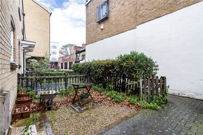 St. Matthew's Row, London, E2