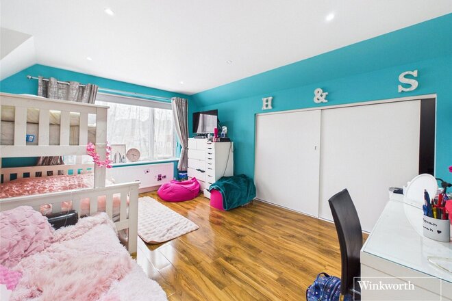 Edgwarebury Lane, Edgware, HA8