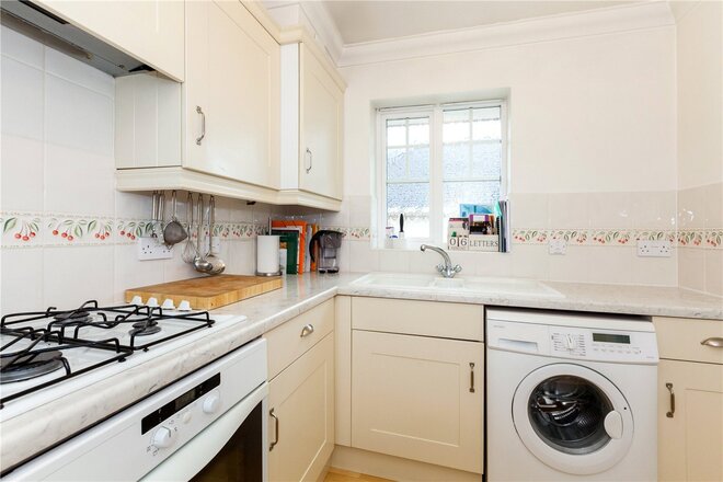 Grove Court, Newbury, RG14