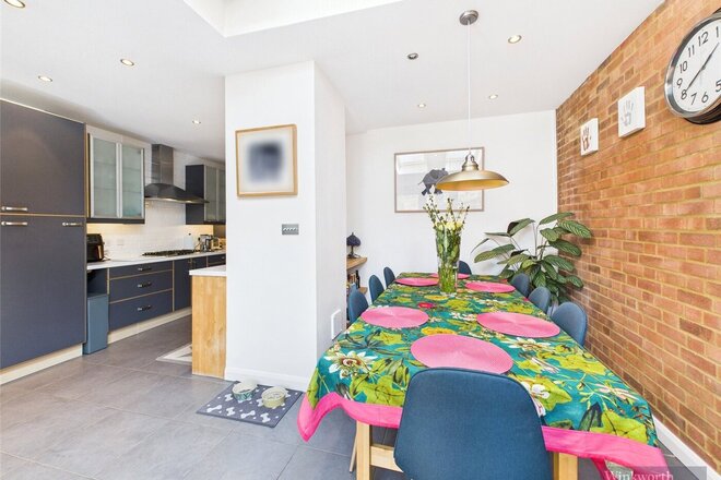 Bond Road, Surbiton, KT6
