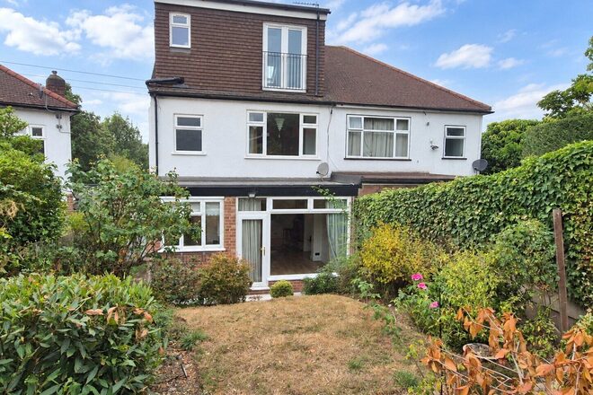 East Walk, East Barnet, EN4