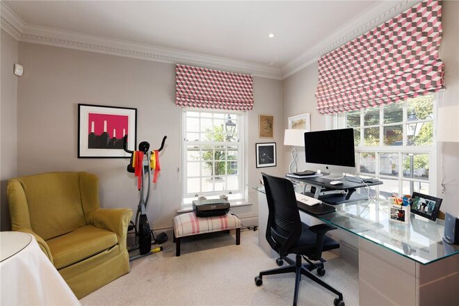 Beaufort Close, London, SW15
