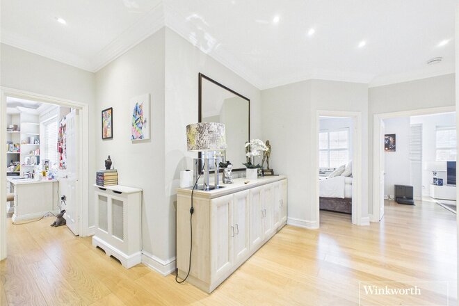 Turnberry Close, London, NW4