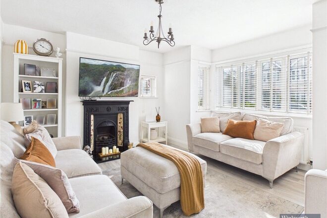 Pinner View, Harrow, HA1