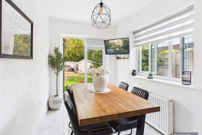 Pinner View, Harrow, HA1