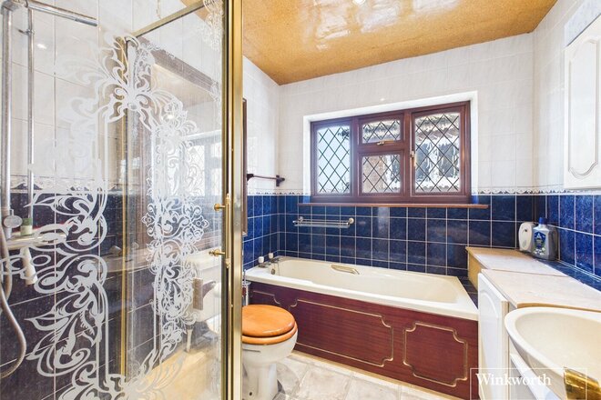 Wolmer Gardens, Edgware, HA8