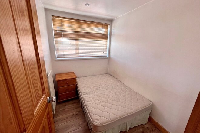 Portsmouth Road, Surrey, KT7