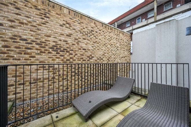 Hand Axe Yard, London, WC1X