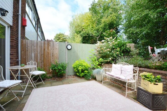 Moon Court, Lee, SE12