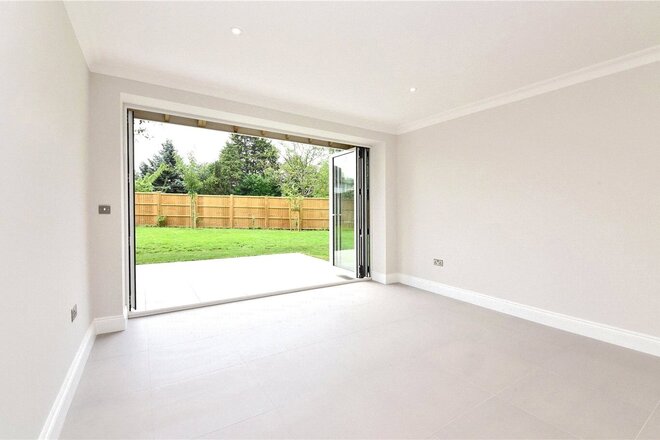 Holly Oak Close, Sutton, SM2