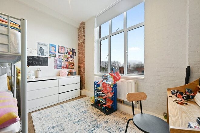 Stanley Gardens, London, W3