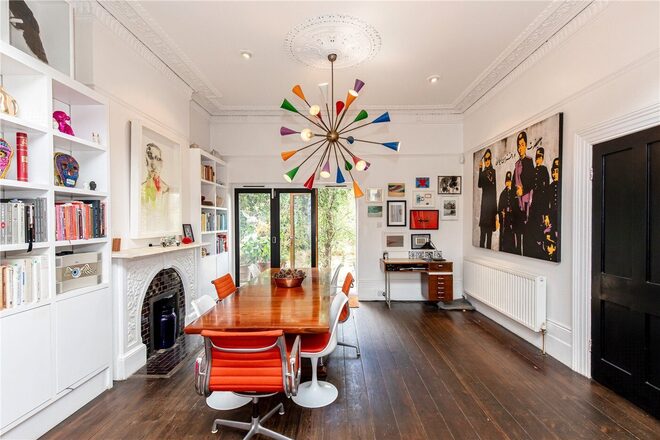 Avenue Crescent, London, W3
