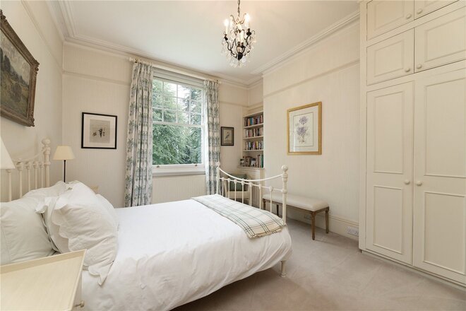 Howards Lane, London, SW15
