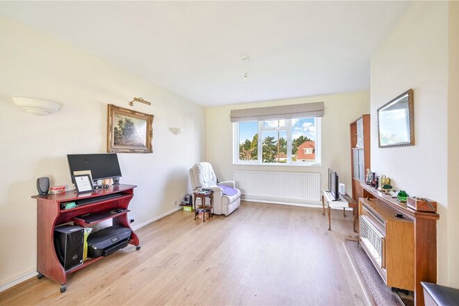 Ruden Way, Surrey, KT17