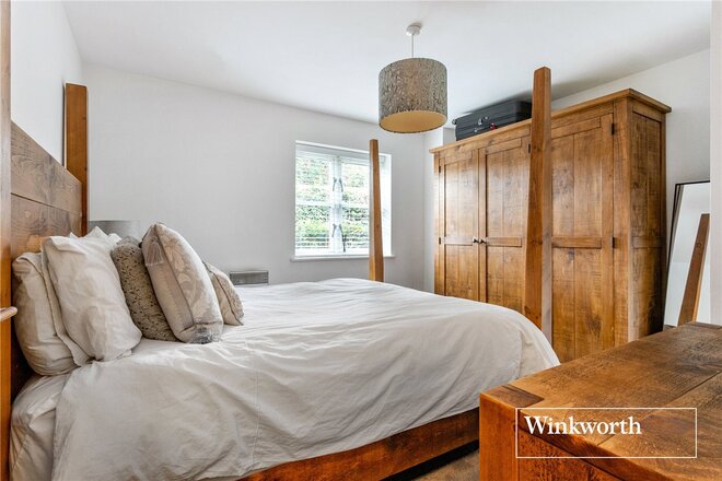 Constable Close, London, N11