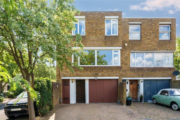 Kingslawn Close, London, SW15