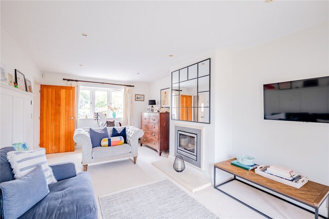8 The Old Barnyard, Rushall, SN9