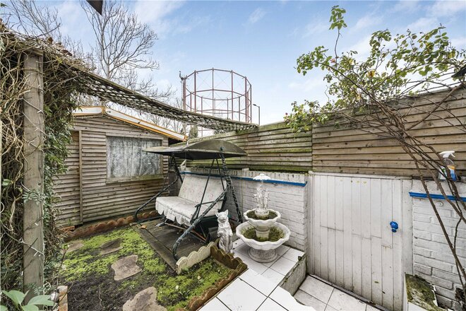 Isambard Place, London, SE16