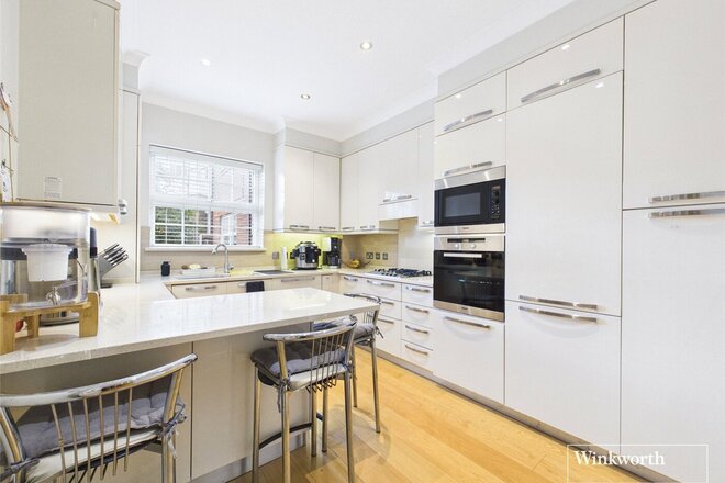 Turnberry Close, London, NW4