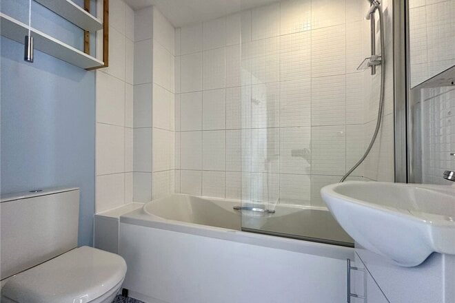 Moore Close, Farnham, GU10