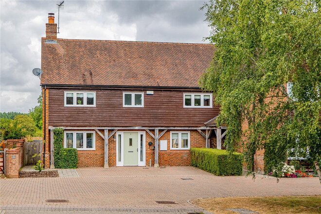 8 The Old Barnyard, Rushall, SN9