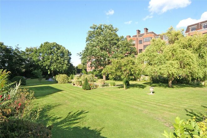 Manor Fields, London, SW15