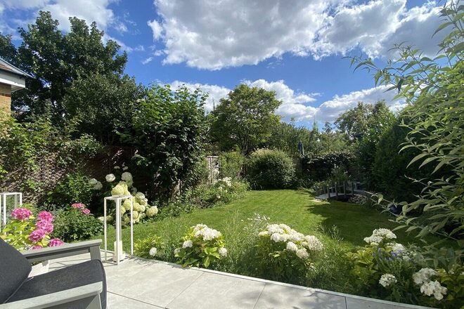 Woodside Grove, Finchley, N12