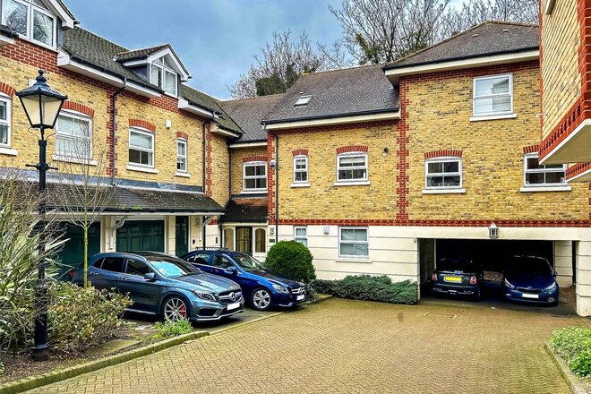 Parkgate Mews, London, N6