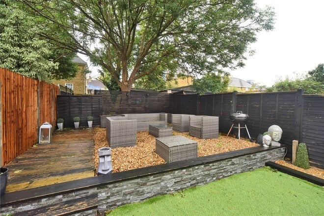 Rougemont Avenue, Morden, SM4