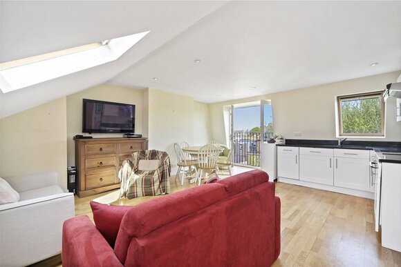 Davisville Road, London, W12