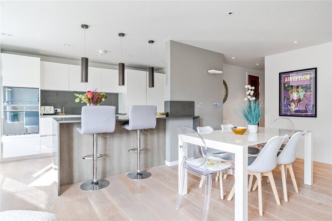 Ailesbury Court, Marlborough, SN8