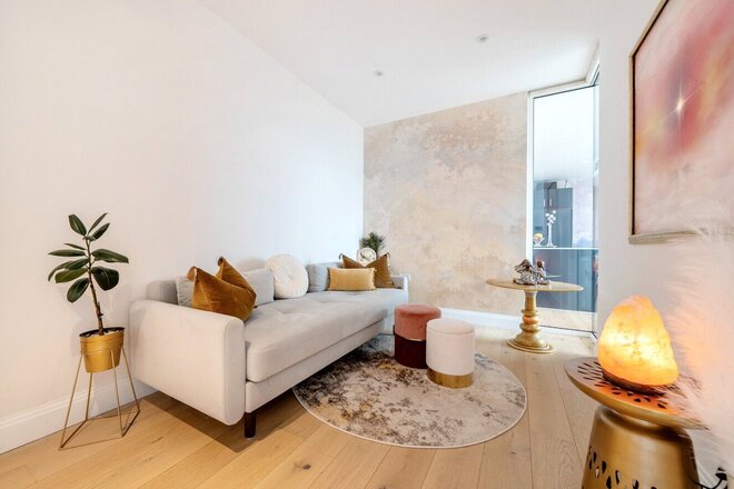 Inglis Way, London, NW7