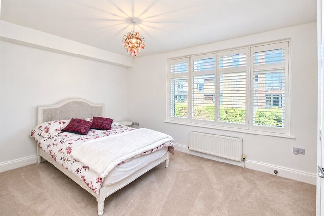 Maple Avenue, Essex, SS9