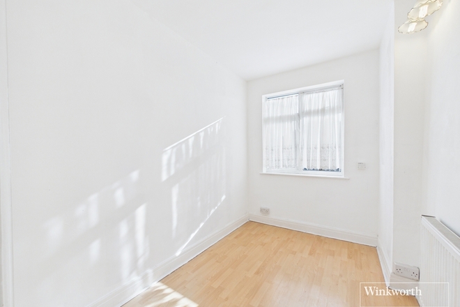 St. Georges Avenue, London, NW9