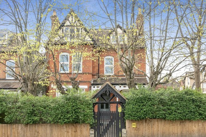 Auckland Road, London, SE19
