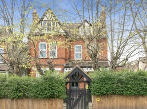 Auckland Road, London, SE19