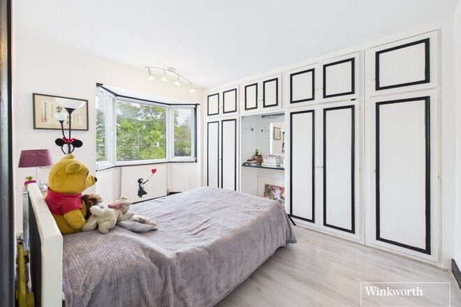 Farm Road, Edgware, HA8