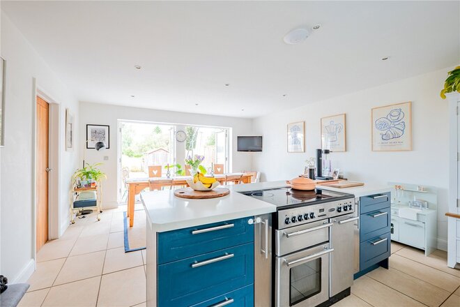 8 The Old Barnyard, Rushall, SN9