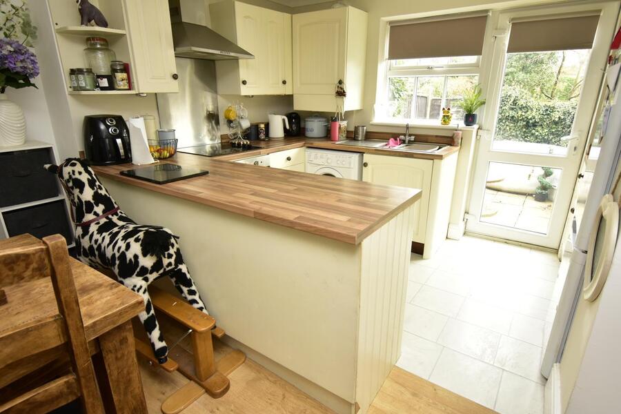 A KITCHEN.JPG